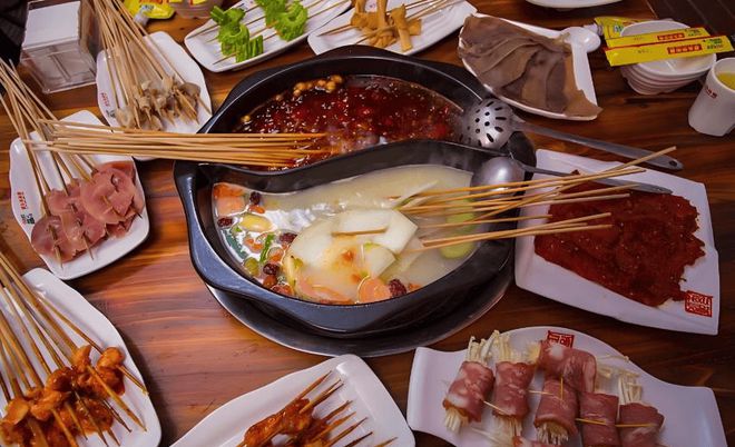 都吃美食喝美酒回国后却集体破防！PG麻将胡了大量乌克兰游客涌入成(图2)